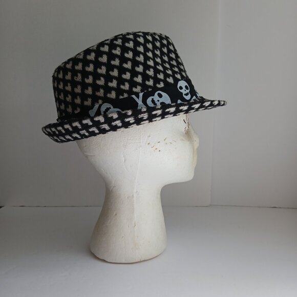 White Hearts on Black Wool Porkpie Hat with Skull Band NWT  ~ Very Cute! - Picture 3 of 7